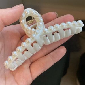 3/$15 Jcrew white pearl claw clip NWOT